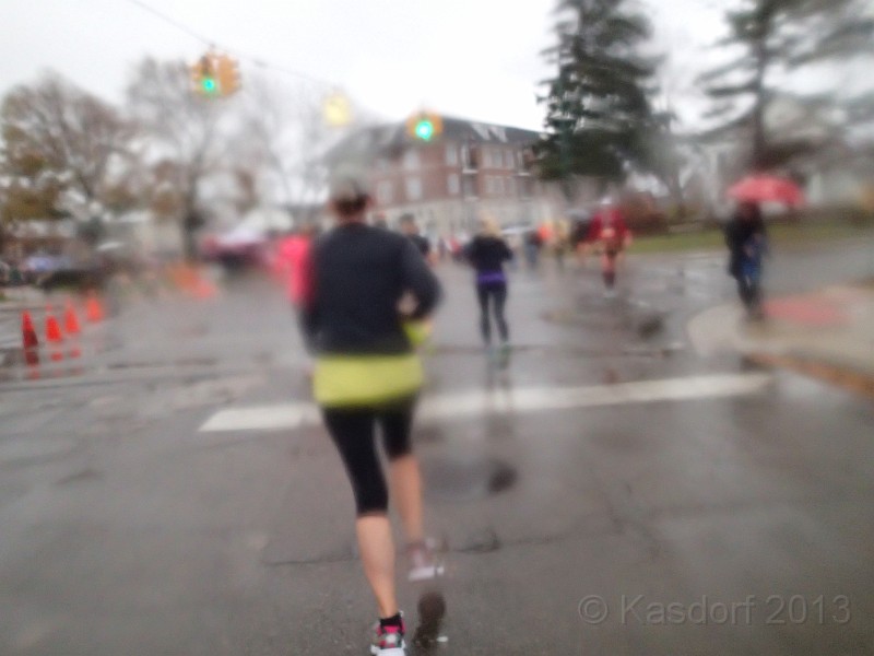 2013 Kona Hot Chocolate 10K 023.JPG - In the rain, you can see the finish line ahead!